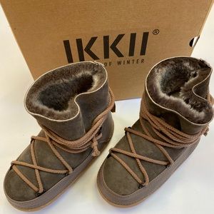 IKKII classic low taupe boots